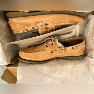 Sperry. Size 11.5 Wide. Like new. Wore a couple times last summer.